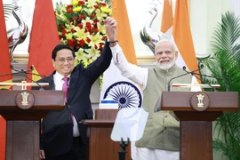 Thủ tướng Phạm Minh Chính​ và Thủ tướng Ấn Độ Narendra Modi sau khi kết thúc cuộc gặp gỡ báo chí hai nước. (Ảnh: Dương Giang/TTXVN)