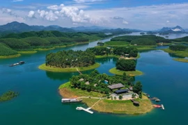 Khu Du lịch Quốc gia Hồ Thác Bà, nơi được ví như ""Vịnh Hạ Long trên cạn" giữa núi rừng Tây Bắc. (Ảnh: Tuấn Anh/ TTXVN)