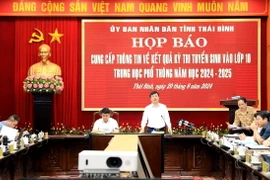 Quang cảnh buổi họp báo của tỉnh Thái Bình cung cấp thông tin về kết quả Kỳ thi tuyển sinh vào lớp 10 công lập. (Ảnh: Thế Duyệt/TTXVN)