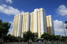Các block chung cư trên đường Võ Văn Kiệt, quận Bình Tân, Thành phố Hồ Chí Minh. (Ảnh: Hồng Đạt/TTXVN)