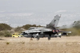Máy bay Tornado GR4 cura Không lực Hoàng gia Anh cất cánh từ căn cứ không quân Akrotiri RAF ở ngoại ô thành phố Limassol, Cyprus. (Nguồn: AFP/TTXVN)
