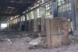 Hầu hết các thiết bị cán thép tại Công ty Cổ phần Luyện cán thép Gia Sàng đã bị lấy trộm. (Ảnh: Hoàng Nguyên/ TTXVN)