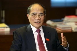 Chủ tịch Quốc hội Nguyễn Sinh Hùng trả lời phỏng vấn phóng viên Thông tấn xã Việt Nam. (Ảnh: Nhan Sáng/Vietnam+)