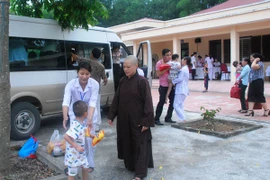 Đưa 34 trẻ, người già ở chùa Bồ Đề đến trung tâm bảo trợ xã hội