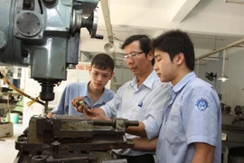 Trường nghề chất lượng cao: Mô hình khó về định tính và định lượng