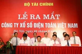 Lãnh đạo các bên ký kết. (Nguồn: LienVietPostBank).