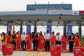 Trạm thu phí không dừng cầu Cần Thơ. (Nguồn: Internet).