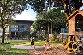 Khi COVID-19 bùng phát, du lịch ven đô trở thành xu hướng được nhiều người dân Thủ đô lựa chọn. (Ảnh: Mai Mai/Vietnam+)
