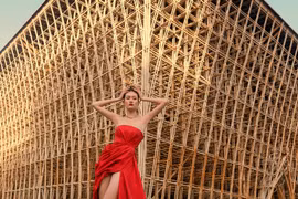 Quán quân The Next Face Vietnam tự tin, quyến rũ trong đầm dạ hội đỏ