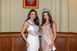 Á hậu Kim Duyên đọ sắc cùng đương kim Miss Supranational. (Ảnh: BTC)
