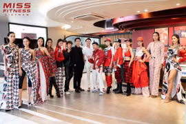 Rapper Ricky Star ngại ngùng giữa 'rừng hoa' Miss Fitness Vietnam 