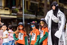 Các nhà sáng tạo nội dung sẽ có cơ hội tỏa sáng với thử thách The Best Street Style Online, một hoạt động bên lề của Tuần lễ thời trang quốc tế Việt Nam Xuân Hè 2022. (Ảnh: BTC)