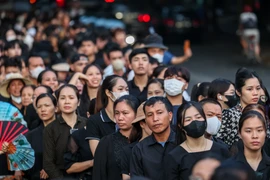 Ngày Quốc tang thứ 2: Người dân xếp hàng từ 2 giờ sáng chờ viếng Tổng Bí thư