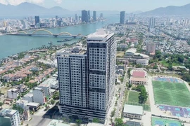 Chung cư Monarchy (Block B) đã nhiều lần bị Ủy ban Nhân dân thành phố Đà Nẵng xử phạt vi phạm hành chính. (Ảnh: Quốc Dũng/TTXVN)