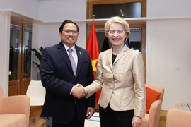 Nhân chuyến tham dự Hội nghị cấp cao kỷ niệm 45 năm quan hệ ASEAN-EU tại Brussels, Vương quốc Bỉ, chiều 14/12 (giờ địa phương), Thủ tướng Phạm Minh Chính gặp Chủ tịch Ủy ban châu Âu (EC) Ursula von der Leyen. (Ảnh: Dương Giang/TTXVN) 