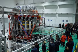 Mặt Trời nhân tạo HL-2M Tokamak được lắp đặt ở Thành Đô, tỉnh Tứ Xuyên (Trung Quốc). (Ảnh: AFP/TTXVN)