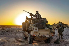 Các binh sỹ tham gia huấn luyện tại căn cứ quân sự ở thị trấn Menaka, Đông Bắc Mali. (Ảnh: AFP/TTXVN)