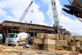Liên quan vấn đề lãng phí đất đai do các dự án chậm tiến độ, dự án treo, thời gian qua đã có trên 10.000/hơn 28.000ha đất được giải quyết. (Ảnh: TTXVN)