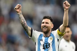 Niềm vui chiến thắng của tiền đạo Argentina Lionel Messi, sau khi đánh bại Croatia 3-0. (Ảnh: AFP/TTXVN)