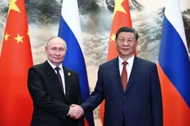 Chủ tịch Trung Quốc Tập Cận Bình (phải) và Tổng thống Nga Vladimir Putin tại cuộc gặp ở Bắc Kinh ngày 16/5/2024. (Ảnh: AFP/TTXVN)