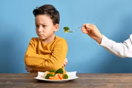 Chứng kén ăn ở trẻ em phần lớn là do đặc điểm di truyền. (Ảnh: iStock)