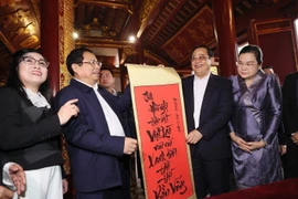 Hai Thủ tướng tham quan không gian văn hóa, lịch sử Hồ Hoàn Kiếm 