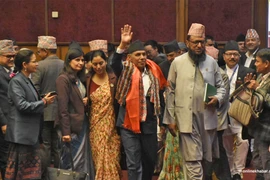 Ông Narayan Dahal (người vẫy tay) trở thành tân Chủ tịch Quốc hội Nepal. (Nguồn: onlinekhabar)