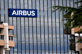 Biểu tượng hãng máy bay Airbus tại trụ sở ở Saint-Martin du Touch, ngoại ô Toulouse, Pháp. (Ảnh: AFP/TTXVN)