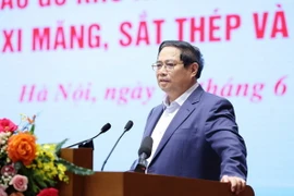 Thủ tướng Phạm Minh Chính phát biểu tại hội nghị thúc đẩy sản xuất, tiêu thụ ximăng, sắt thép và vật liệu xây dựng. (Ảnh: Dương Giang/TTXVN)