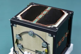 Vệ tinh bằng gỗ LignoSat là kết quả hợp tác giữa Đại học Kyoto và Tập đoàn xây dựng Sumitomo Forestry. (Ảnh: Kyodo/TTXVN)