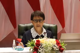 Ngoại trưởng Indonesia Retno Marsudi phát biểu tại họp báo về nỗ lực của Chủ tịch ASEAN Indonesia 2023 nhằm giải quyết vấn đề Myanmar. (Ảnh: Hữu Chiến/TTXVN)