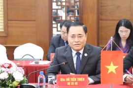 Chủ tịch UBND tỉnh Lạng Sơn Hồ Tiến Thiệu phát biểu tại cuộc Hội đàm. (Ảnh: Quang Duy/TTXVN)