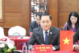 Chủ tịch UBND tỉnh Lạng Sơn Hồ Tiến Thiệu phát biểu tại cuộc Hội đàm. (Ảnh: Quang Duy/TTXVN)