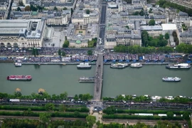 Sông Seine tại thủ đô Paris, Pháp, ngày 26/7/2024. (Ảnh: THX/TTXVN)