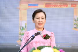 Quyền Tỉnh trưởng Nakhon Phanom Ranida Laungthitisakul phát biểu tại Lễ khánh thành. (Ảnh: Huy Tiến/TTXVN)