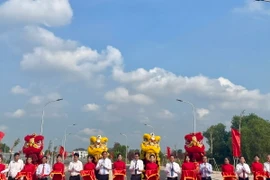 Khánh thành Cầu Đò mới (Cầu Đò 2) bắc qua sông Thị Tính có tổng vốn đầu tư 312 tỷ đồng. (Ảnh: TTXVN phát)
