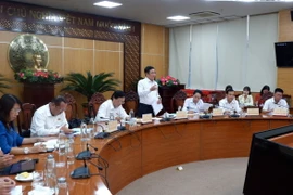 Phó Chủ tịch thường trực HĐND tỉnh Long An Mai Văn Nhiều phát biểu tại buổi giám sát. (Ảnh: Đức Hạnh/TTXVN)