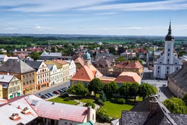 Nhiệt độ trung bình tại thủ đô Prague, CH Séc lên tới 12,8 độ C (55 độ F) trong năm 2023. (Ảnh: CNN)