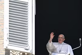 Giáo hoàng Francis kêu gọi ngừng bắn trên mọi mặt trận. (Ảnh: AFP/TTXVN)
