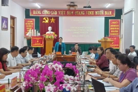 Chiều 23/10, Phó Chủ tịch UBND tỉnh Hoàng Thu Trang đã có buổi làm việc với Sở Y tế và trực tiếp nghe báo cáo về kết quả kiểm nghiệm sữa dùng cho các trường mầm non tại thành phố Bắc Kạn. (Ảnh: Cổng thông tin điện tử tỉnh Bắc Kạn)