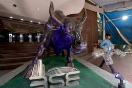Bên trong khuôn viên Sở giao dịch chứng khoán Bombay (BSE) ở Mumbai, Ấn Độ. (Nguồn: Reuters)
