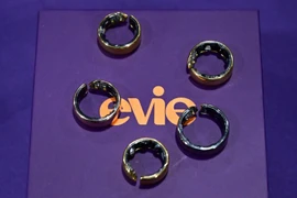 Mẫu nhẫn công nghệ Evie của Movano Health dành cho phụ nữ tại CES 2024. (Ảnh: Barrons)