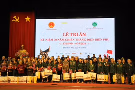 UBND tỉnh Điện Biên tổ chức Lễ tri ân các Cựu chiến binh và Thanh niên xung phong. (Ảnh: Phan Quân/TTXVN)