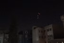 Hệ thống phòng không Iran khai hỏa đánh trả đòn tập kích của Israel rạng sáng 26/10/2024. (Ảnh: THX/TTXVN)