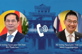 Bộ trưởng Ngoại giao Bùi Thanh Sơn điện đàm với Bộ trưởng Ngoại giao Thái Lan Maris Sangiampongsa. (Ảnh: TTXVN phát)