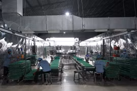 Dây chuyền sản xuất bánh tráng siêu mỏng đạt chuẩn OCOP tại Công ty TNHH Tân Nhiên, Tây Ninh. (Ảnh: Thanh Tân/TTXVN)