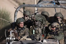 Binh sỹ Israel được triển khai gần vùng đệm ở Cao nguyên Golan ngày 15/12/2024. (Ảnh: THX/TTXVN)