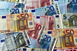 Đồng tiền giấy euro các mệnh giá. (Ảnh: AFP/TTXVN)