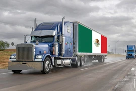 Hàng nghìn tài xế xe tải dừng xe đình công trên các tuyến cao tốc ở Mexico. (Ảnh: FreightWaves)