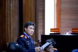 Đại diện Viện Kiểm sát luận tội và đề nghị mức án các bị cáo trong một vụ án. (Ảnh: Thành Chung/TTXVN)